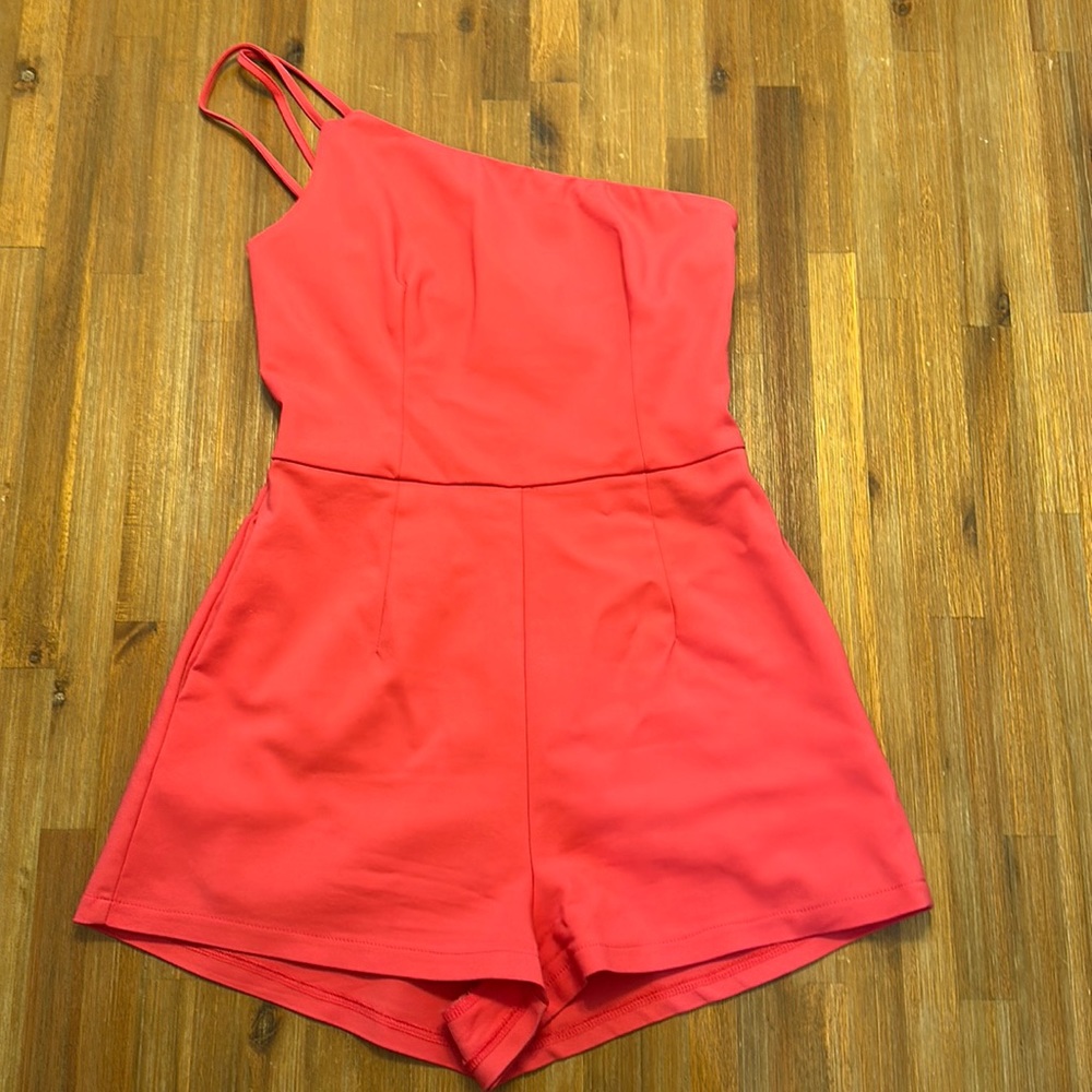 Gorgeous Coral “Superdown” romper size small perfect for summer.